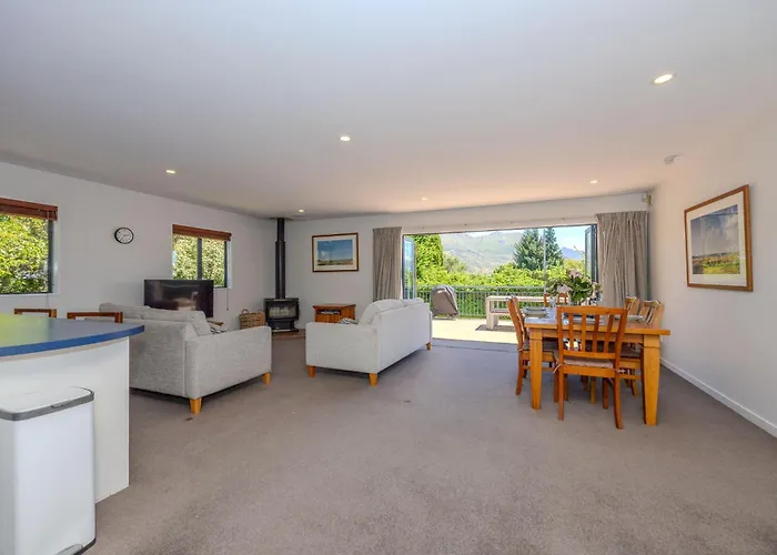 Terrific Views On Totara *