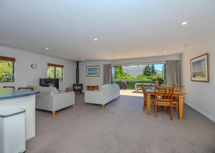 Terrific Views On Totara *